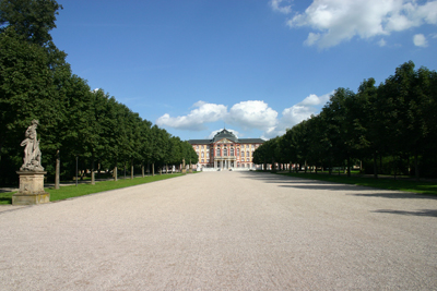 schloss-allee